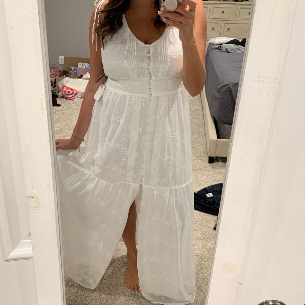 Brand New Lulu’s White Maxi Dress